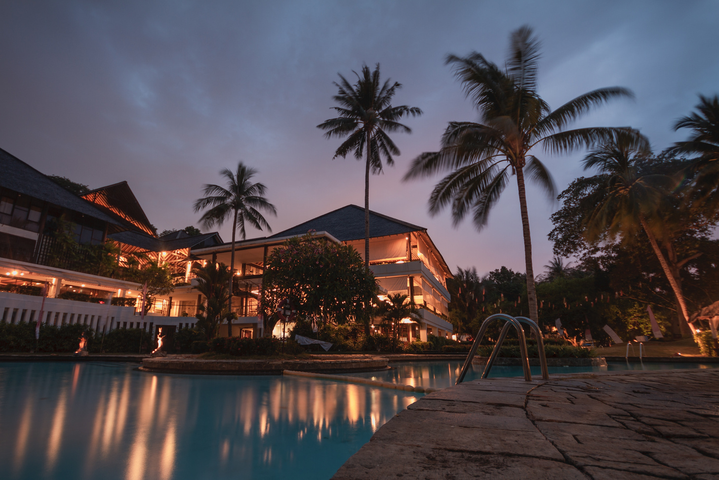 Luxury Palm Hotel